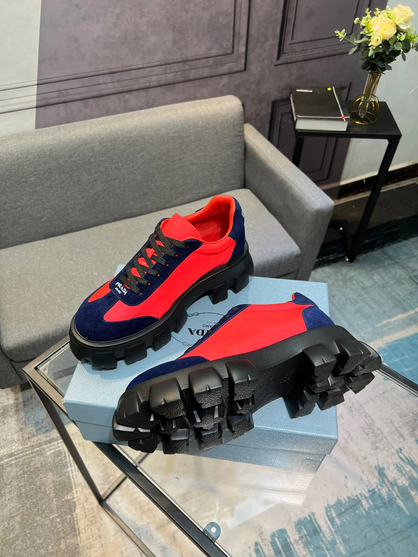 Men's shoes 💰540 Prada Latest 2025ss spring and summer catwalk series Thick-soled platform platform Casual sports shoes Couple style ☑️ Bold contrasting bright colors and fashionable combination Casual sports style design with exquisite details Classic personalized gear thick sole Increased comfort and unique modern trend style 🚩 Fabric: Cowhide ➕ Cloth Lining: Sheepskin Outsole: Original molded ultra-light foam material Sole thickness: 4.5CM Size: 35-45 (Female 40, Male 45, customized, non-returnable)